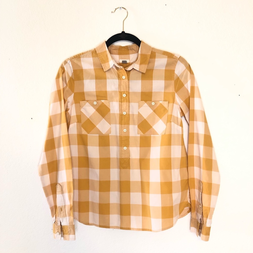 5 FOR $25 ⭐️ Fossil Plaid Button Down